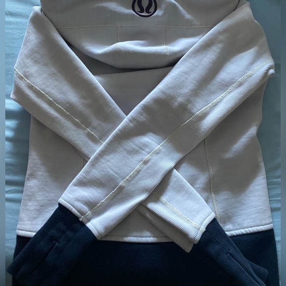 Lululemon Scuba Full-Zip Hoodie - Picture 3 of 5